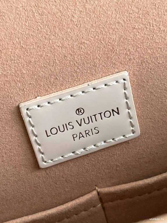 WIS CHANELUNY LOUIS VUITTON BB 0804